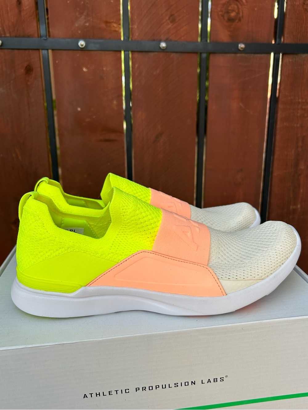 apl techloom bliss in neon peach/neon energy/cream size 9.5 NIB